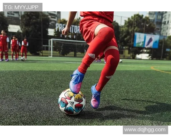 勇敢女孩与足球明星的感人相遇点燃希望之光